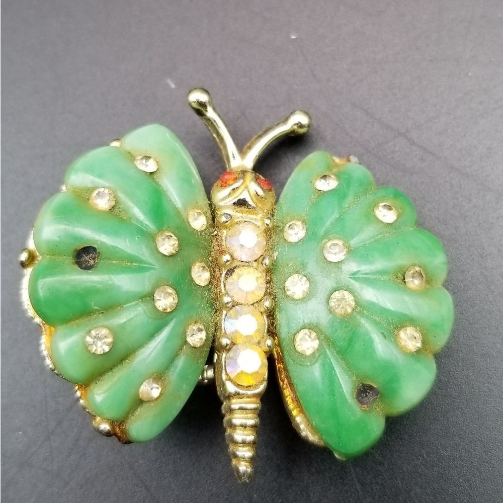 VINTAGE! Estate Bakelite Butterfly Emerald Green Brooch. BR101